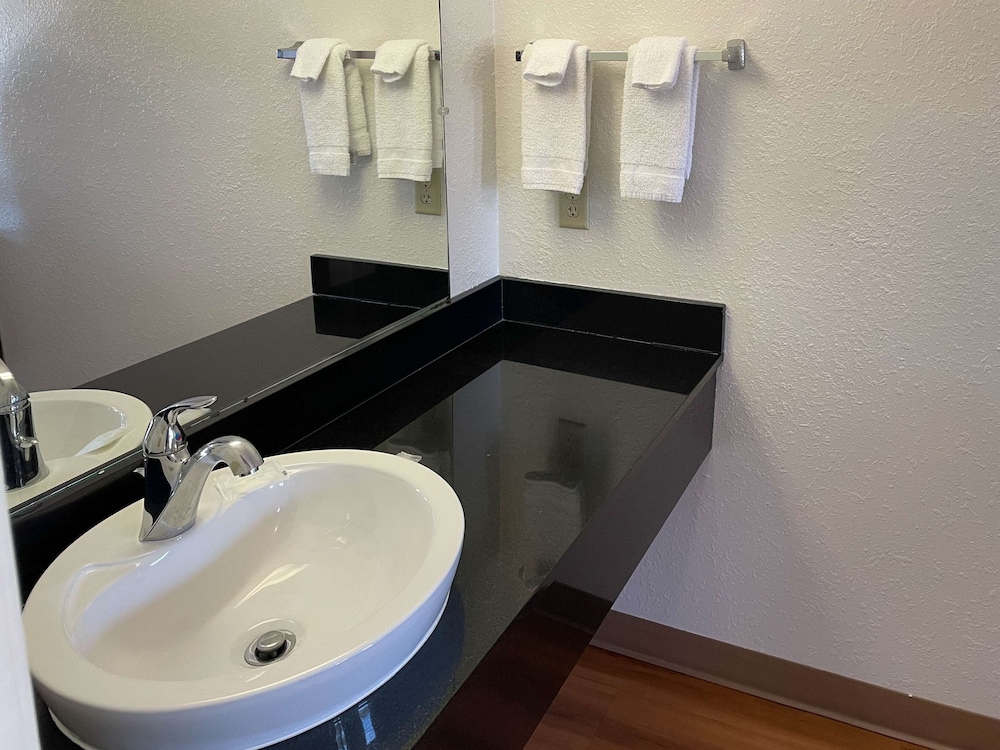 Motel6 Cameron MO - photo 19