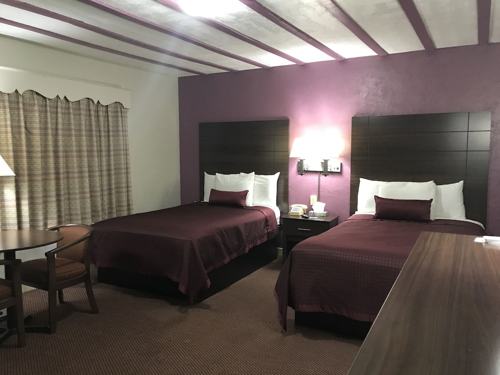 Silver Princess Motel - photo 13