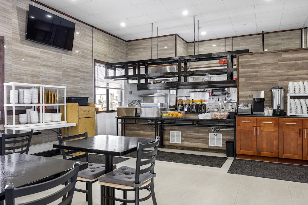Highbridge Hotel - photo 18