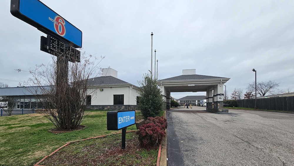 Motel 6 Memphis Graceland - featured photo
