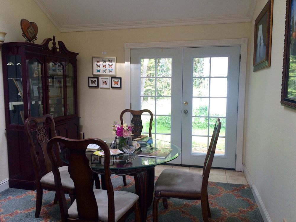 Monarch Cove Inn — Capitola — photo 3