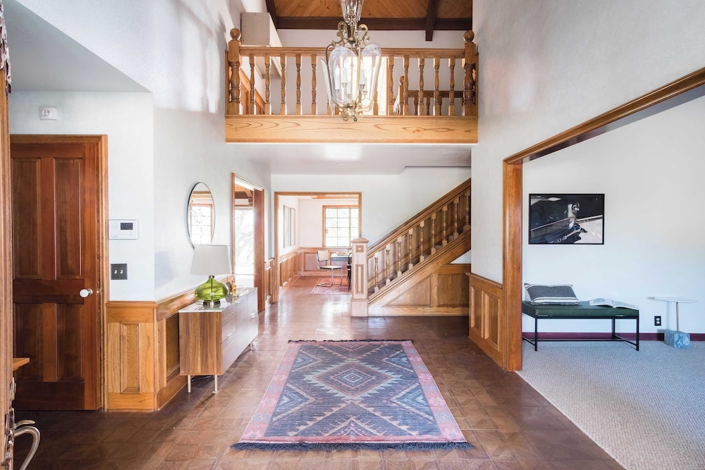 Cathedral by Avantstay Charming Secluded Estate w Sauna Pool Table & Views of the Rolling Hills - photo 6