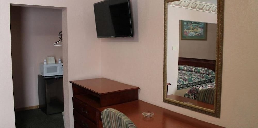 American Motor Inn - photo 16