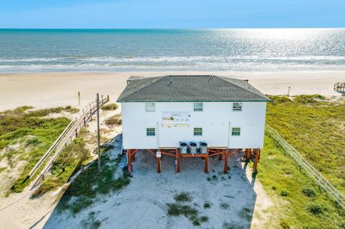 Speckled Trout 5 Shell Yeah Oceanfront Fun - carbon neutral hotel in Surfside Beach
