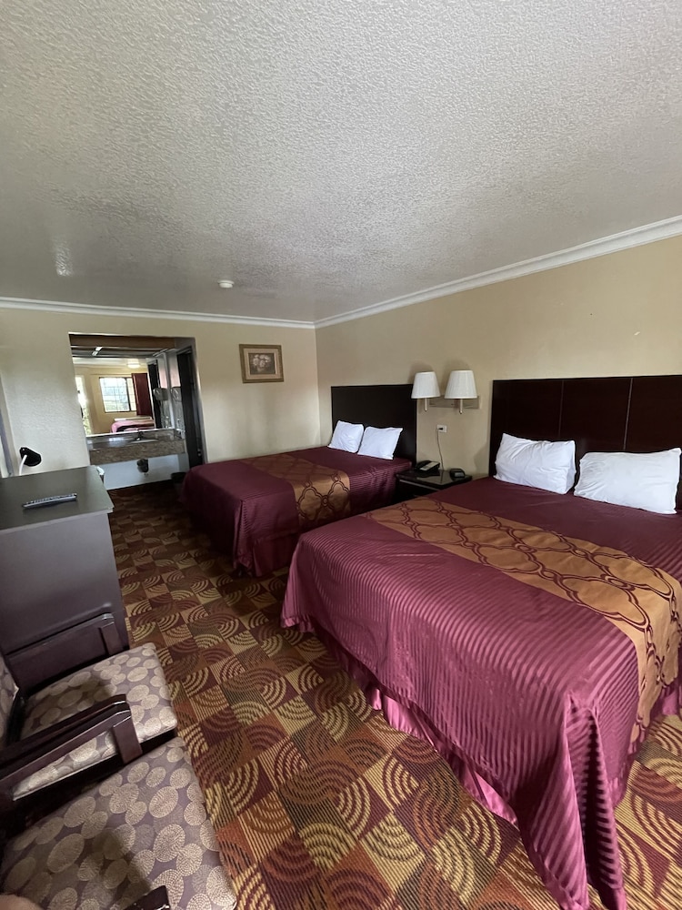 Chino Motel - photo 13