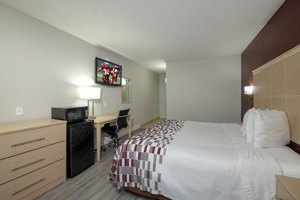 Red Roof Inn Raleigh North Crabtree Mall Lenovo Center - photo 8