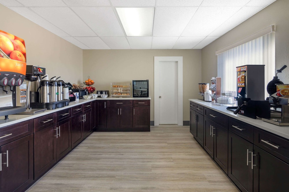 Microtel Inn & Suites by Wyndham Florence - photo 17