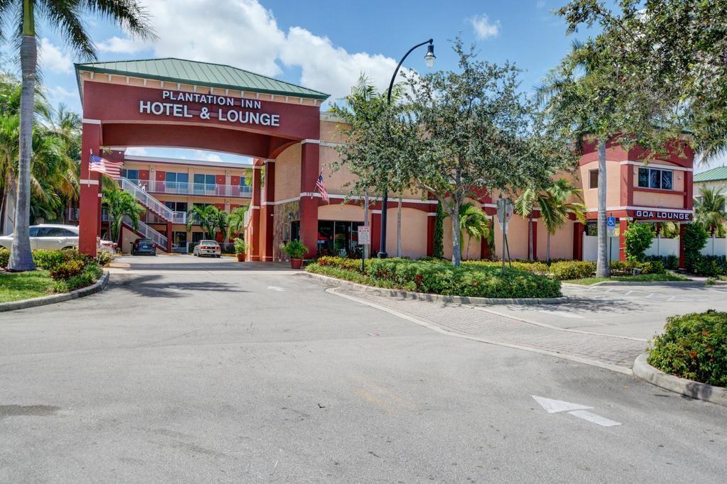 Plantation Inn Hotel And Lounge — Plantation