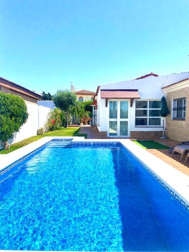 Villa El Bomberito — 4-Star Luxury Hotel in Chiclana De La Frontera, Spain