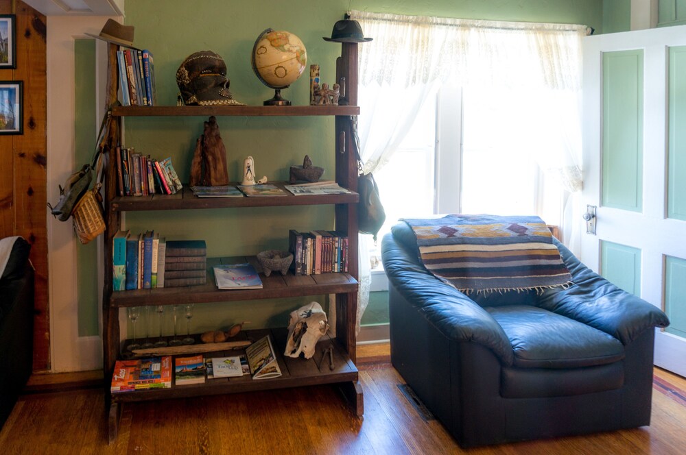 Indiana Jones Bed & Breakfast - photo 15