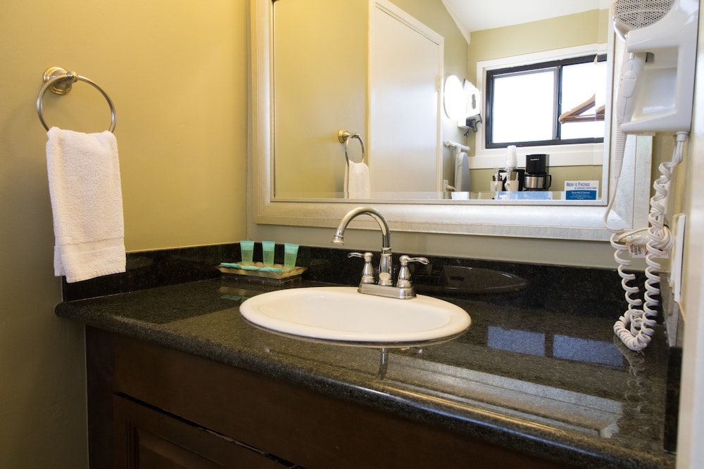 Monterey Peninsula Inn - photo 30
