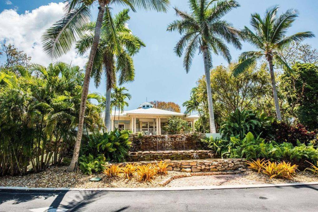 Lic Mgr Modern 3 Bed 4 Bath Villa Upscale Oceanfront Resort Indoor Pickleball Speakeasy — Key Largo — photo 3