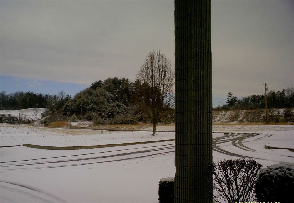 Campton Parkway Inn - photo 58