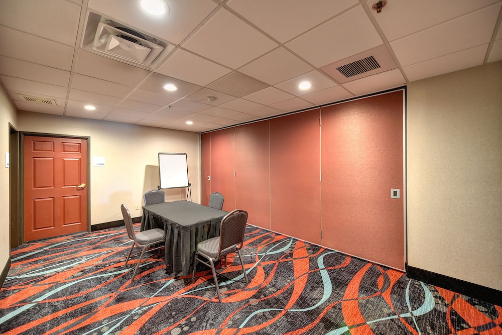 Holiday Inn Express Hotel & Suites Manteca by IHG - photo 47