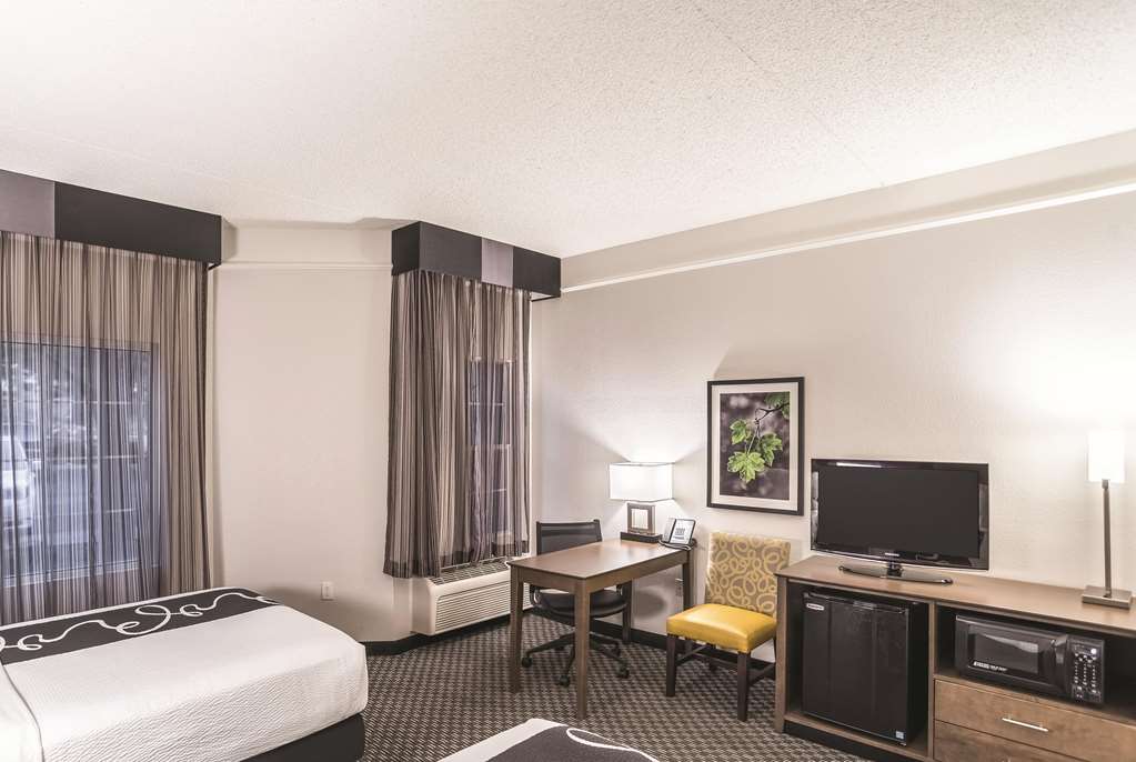La Quinta Inn & Suites by Wyndham Flagstaff - photo 18