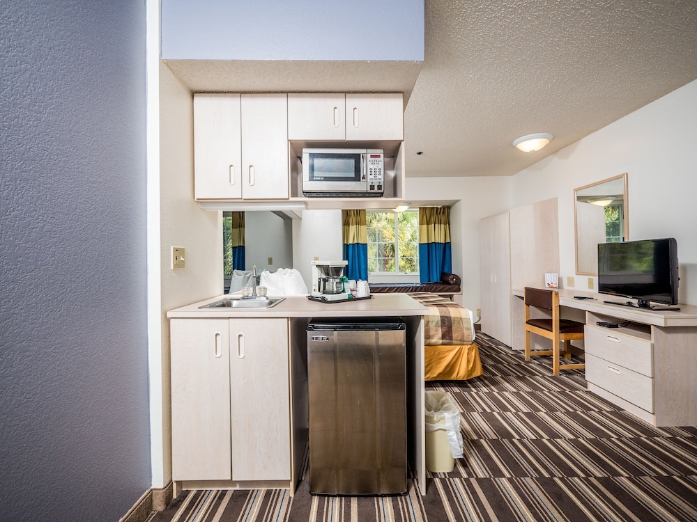 Microtel Inn & Suites by Wyndham Palm Coast I 95 - photo 11
