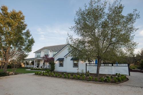 Onx Wines Clark House Apartment — 4-Star Luxury Hotel in Templeton, United States