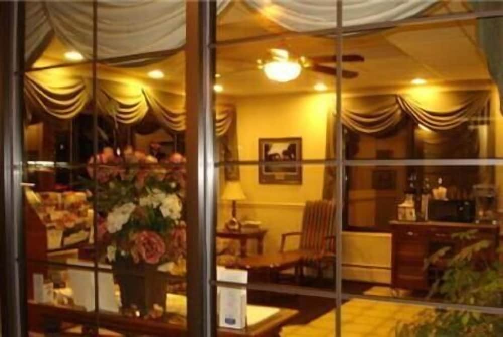 Colonie inn and Suites - photo 19