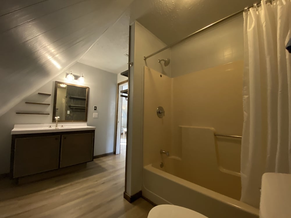 Calm Waters Cabin Resort - photo 78