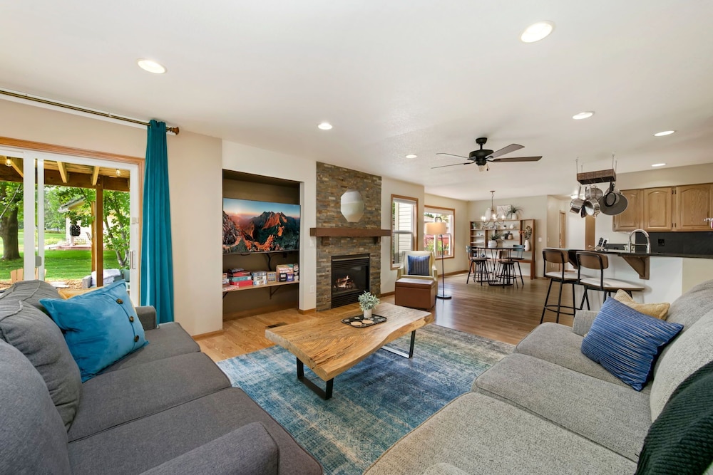 Shady Grove 4 King Beds Dog Run & Outdoor Fun in Loveland, United States