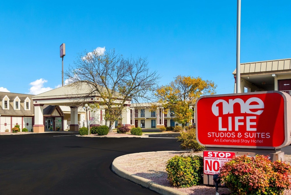 1 Life Studio And Suites — Evansville
