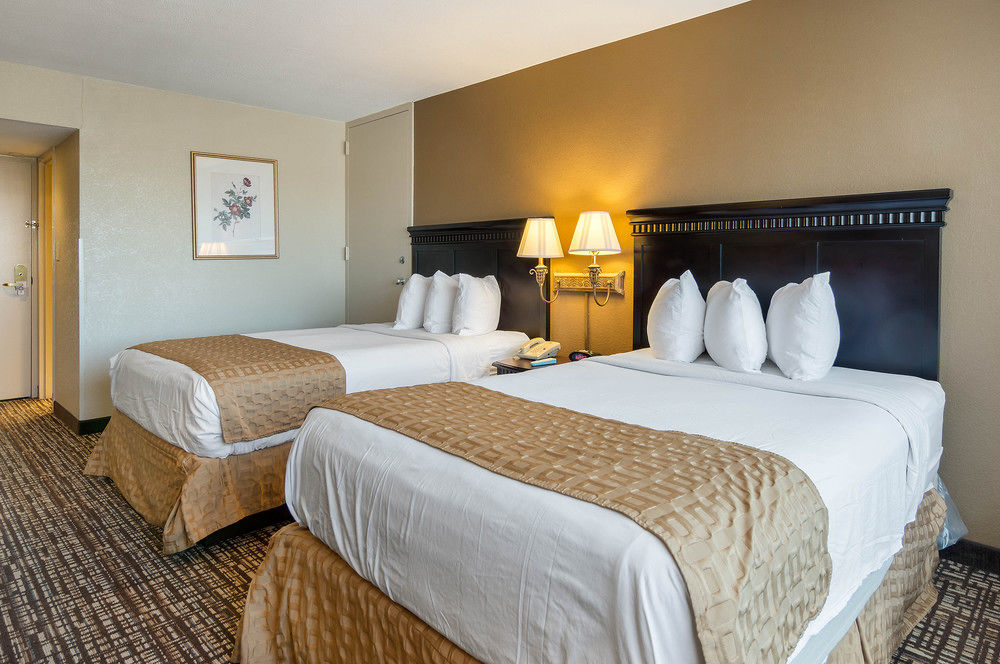 Clarion Inn & Suites By Hampton Convention Center - photo 15