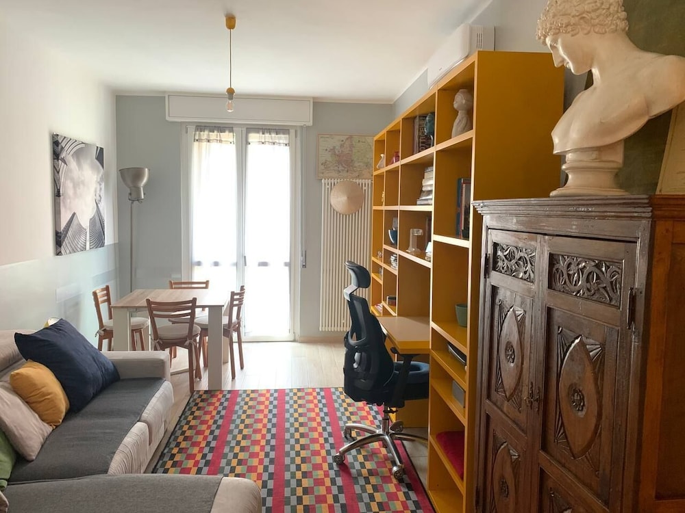 Design Apartment Spadolini Campus Bocconi — 4-Star Luxury Hotel in Milan, Italy