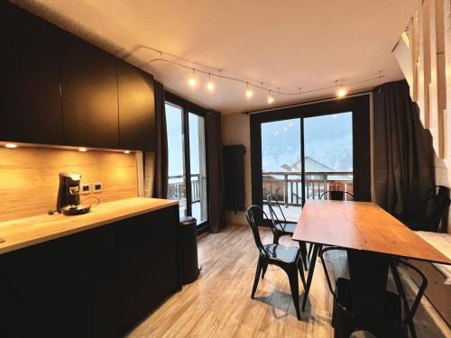 Elegant Duplex 45 M2 a Deux Pas de la Piste Village Alpe D’huez in Huez, France