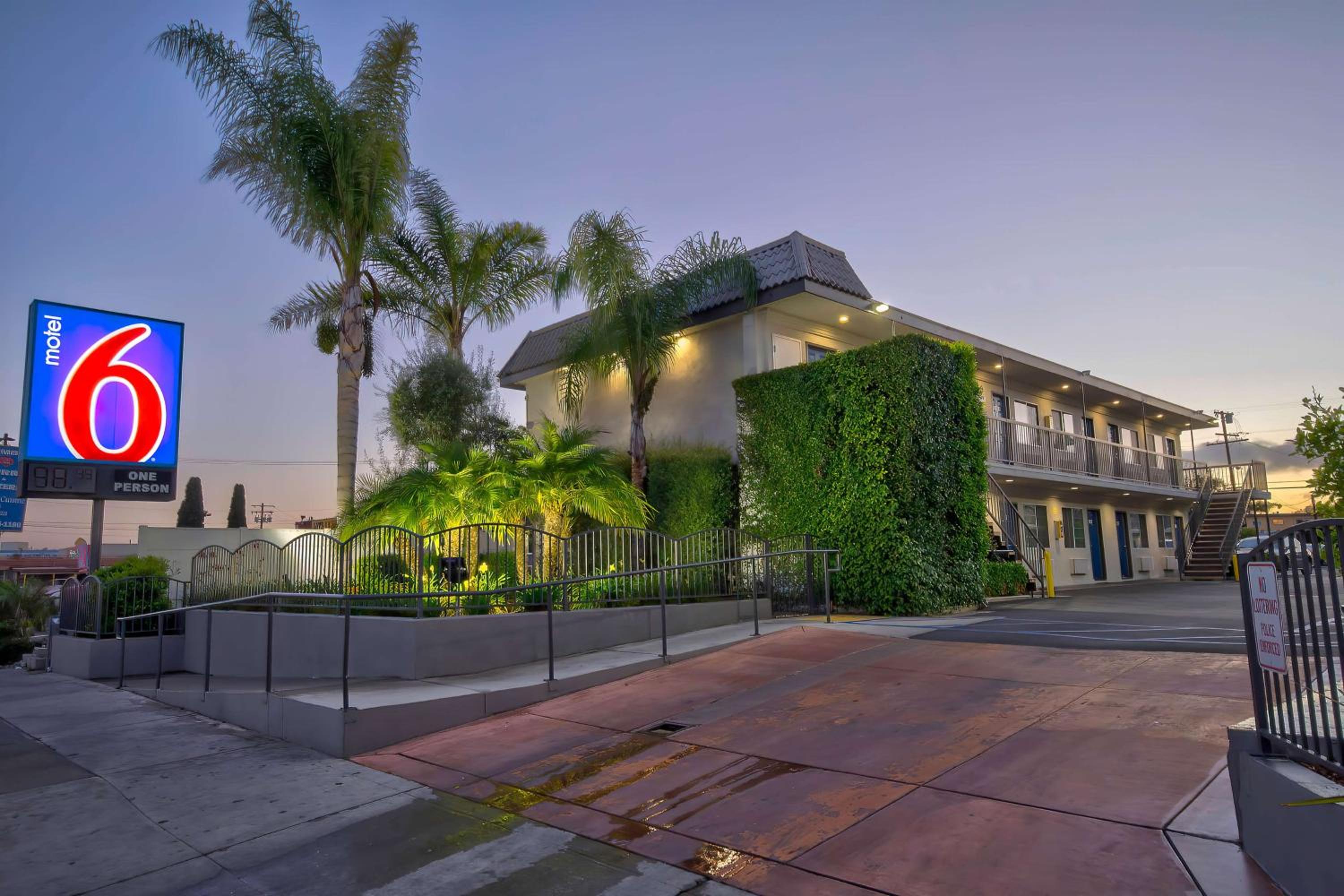 Motel 6 Gardena - photo 24