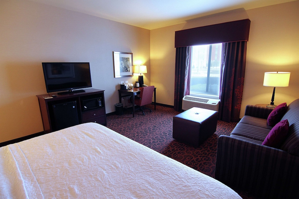 Hampton Inn & Suites Grand Forks - photo 9