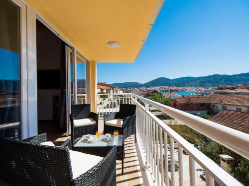 Apartments Sunshine Home Two Bedroom Apartment with Balcony and Sea View — 4-Star Luxury Hotel in Vela Luka, Croatia