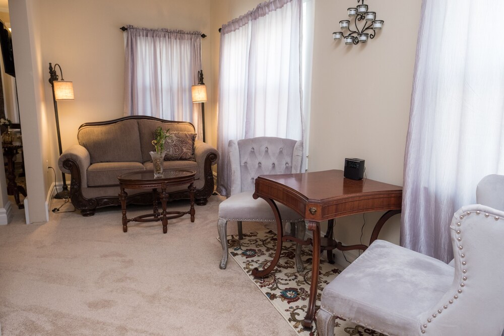 Dennison Street Inn Bed & Breakfast - photo 11