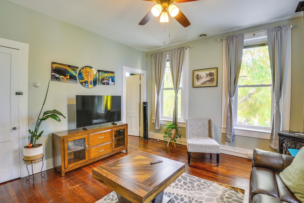 Central Location Winter Retreat In Sackets Harbor 22273608 — Sackets Harbor