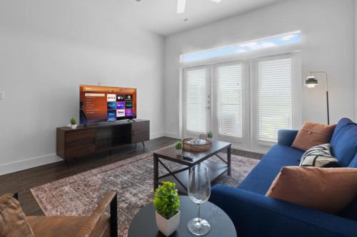 Luxurious New Unit 1Bd1Ba Pool Golf Sim — 4-Star Luxury Hotel in Austin, United States