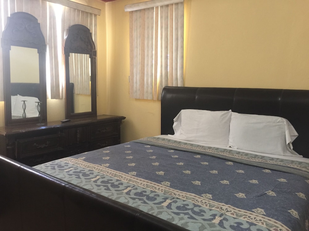 Paradis Hotel — hotel in Petionville