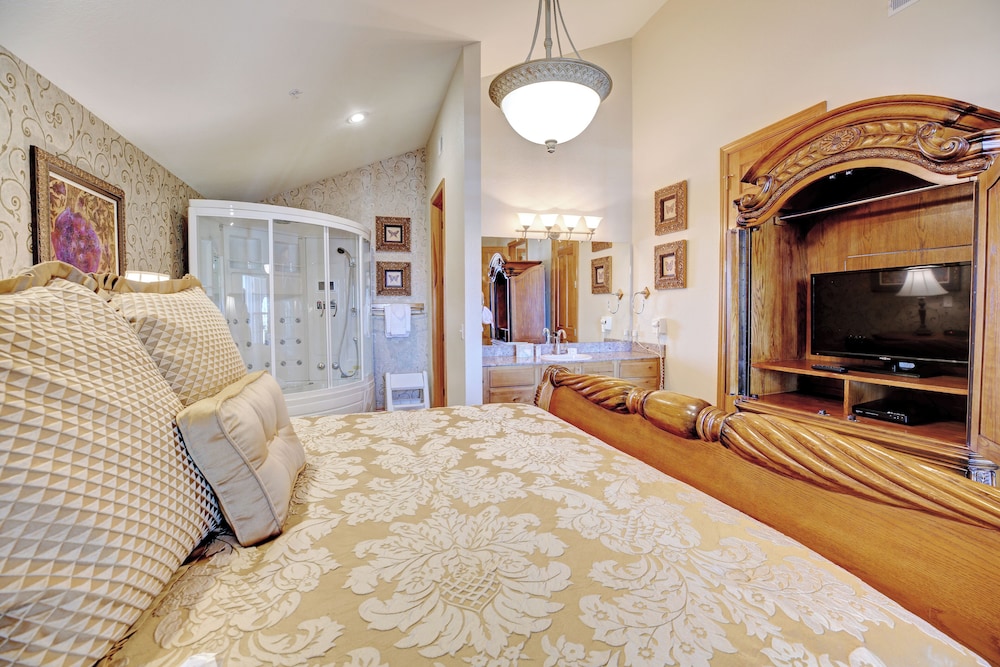 Grand Crowne Resort - photo 19