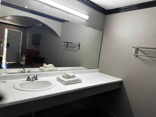 Sunpark Inn & Suites - photo 7