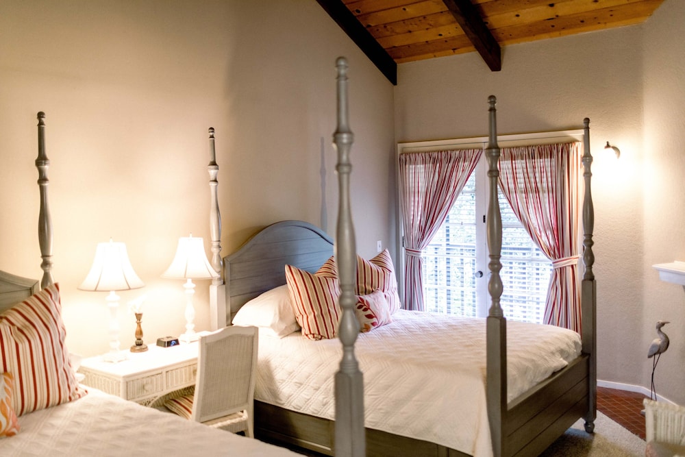 Merritt House Hotel - photo 8