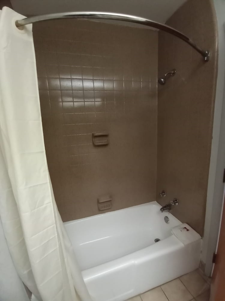 Travelodge by Wyndham Petersburg - photo 12
