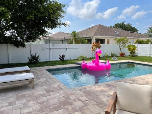 Paradise Heated Pool Home Near IMG and Siesta Key Beach — 4-Star Luxury Hotel in Bradenton, United States