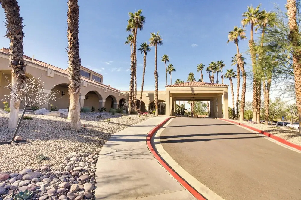 Pet friendly Palm Desert Gem on Golf Course - photo 20