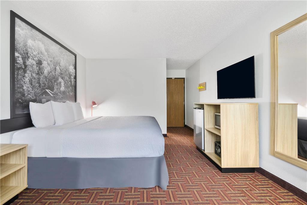 Super 8 by Wyndham Eveleth - photo 39