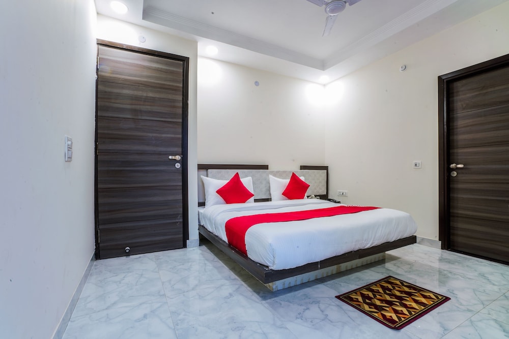 Fabexpress Royal Orbit in Dwarka, India