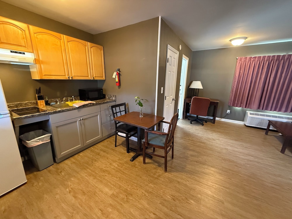 Heidi's Inn - photo 10