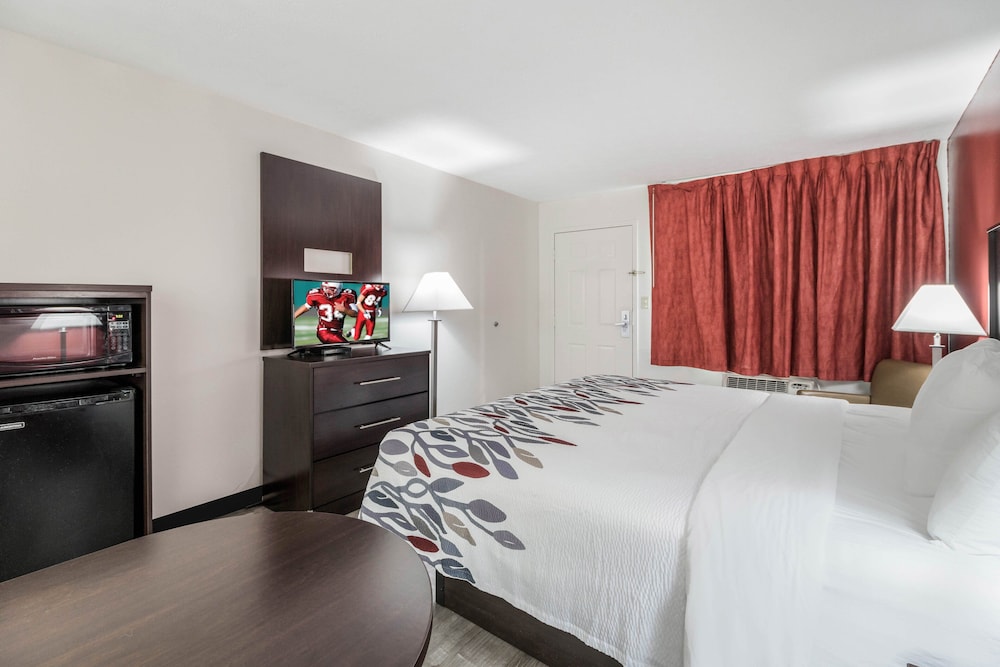 Red Roof Inn Cadiz - photo 17