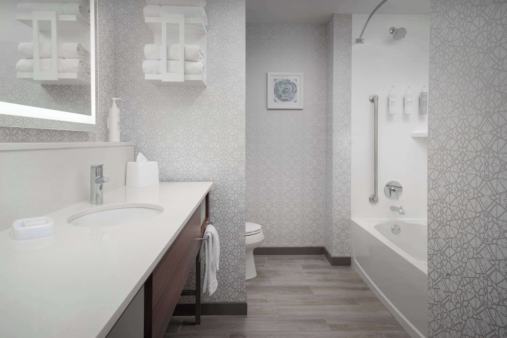 Hampton Inn and Suites by Hilton Naples South - photo 26