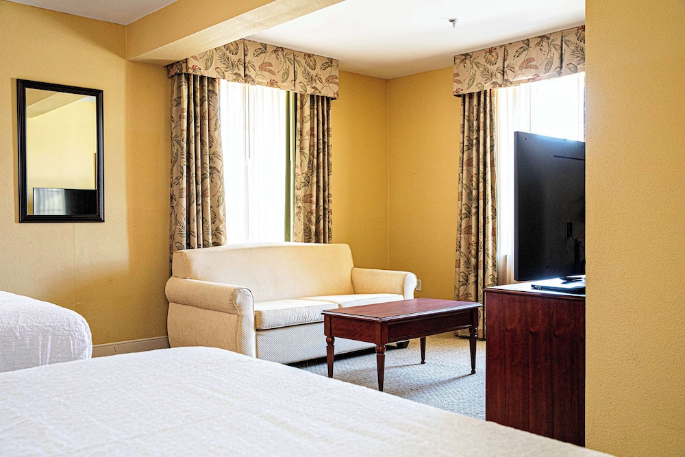 Hampton Inn Charleston Historic District - photo 16