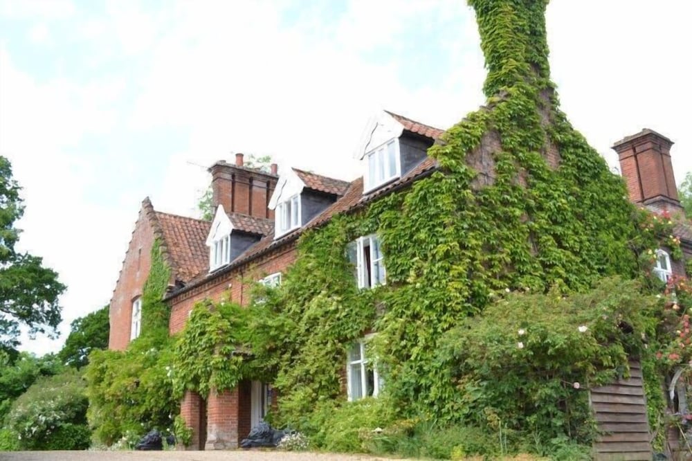 Carrick's At Castle Farm — 5-Star Luxury Hotel in East Dereham, United Kingdom
