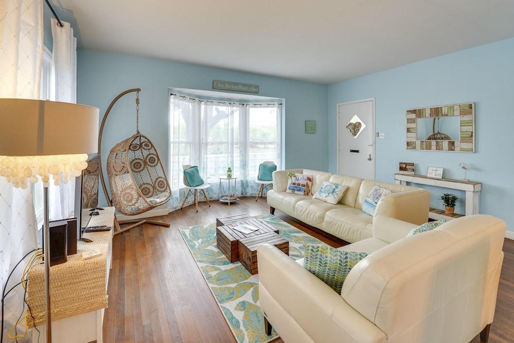 Vintage Corpus Christi Home 2 Blocks From Beach - featured photo