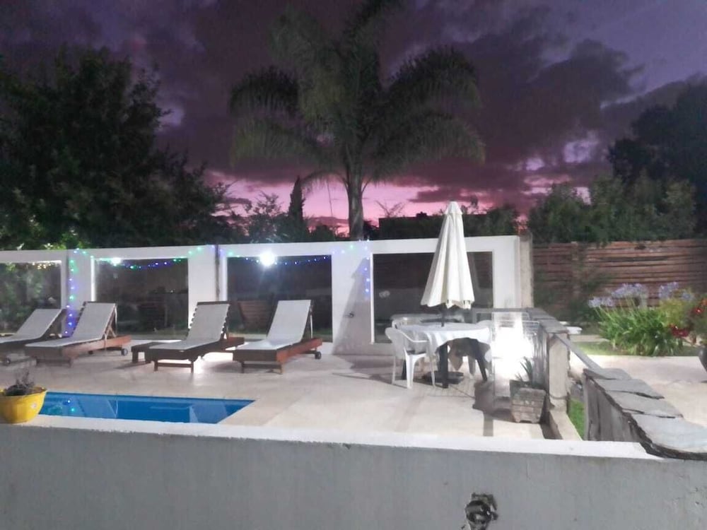 Buenos Aires de Ezeiza 12 Huéspedes. in Jose Maria Ezeiza, Argentina